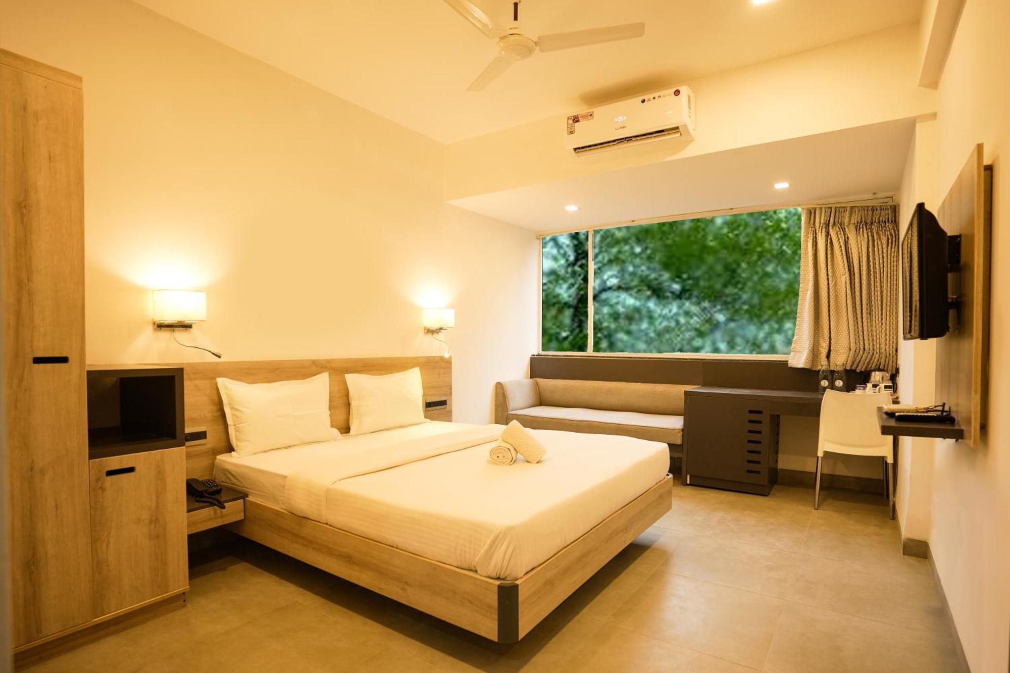 Coastal Pearl Railway Station Hotel 3*